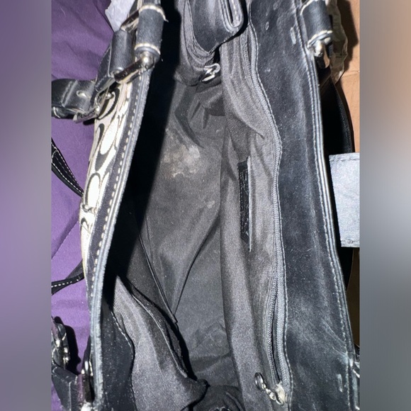 Authentic Coach signature handbag - Picture 4 of 5